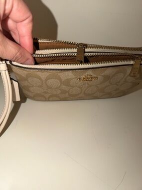 Coach Beige/Chalk Signature Double Zip Wristlet